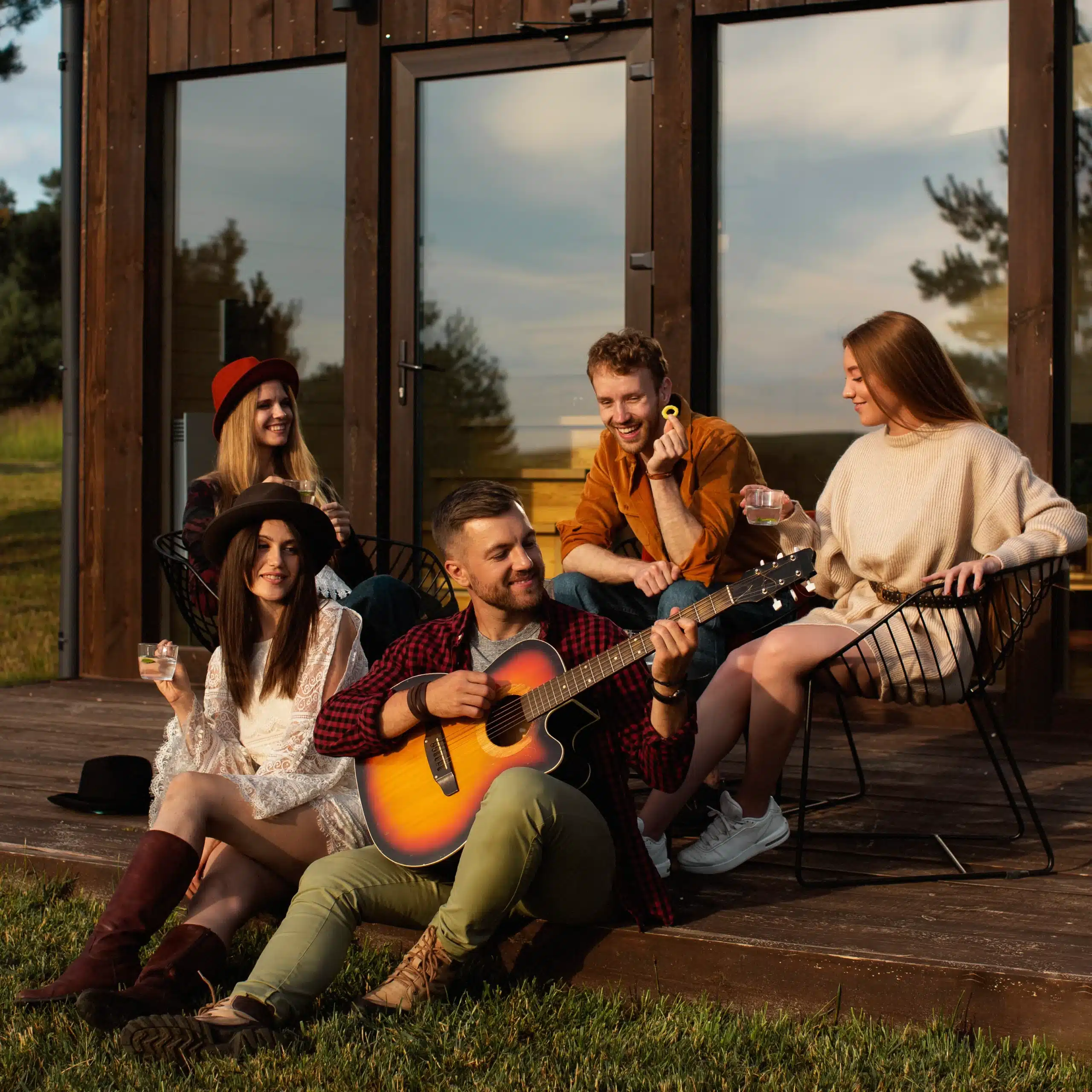 Olcsó szálláslehetőség: Kis faház erdős, kutyabarát környezetben, közel a Balaton északi partjához